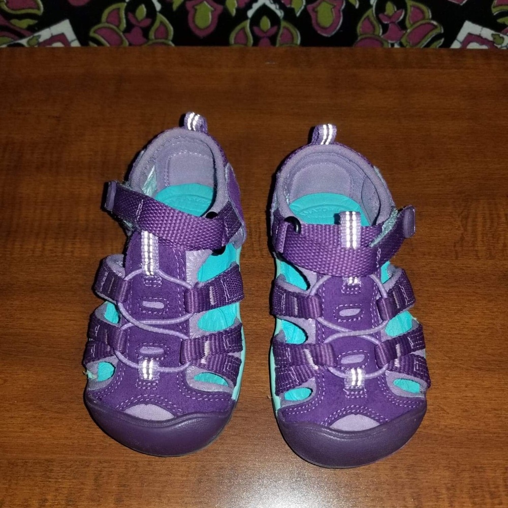 Toddler size 7 keens